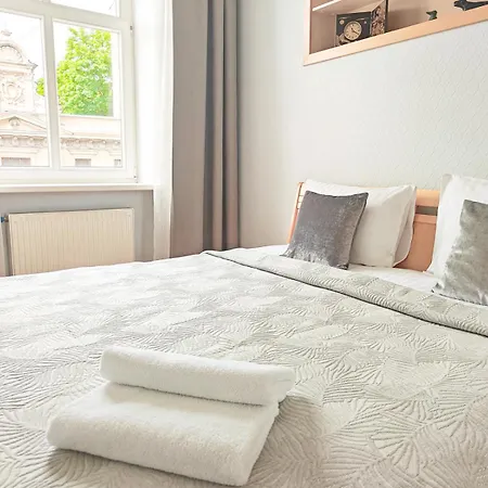 Heart, Sunlit, Free Parking And Bag Storage Apartamento Riga