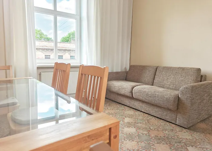 Heart, Sunlit, Free Parking And Bag Storage